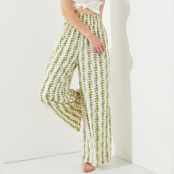 High Waist Floral Wide Leg Pants - Picture 5 of 5